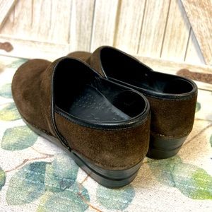 Brown Dansko suede clogs size 38 - near new condition
